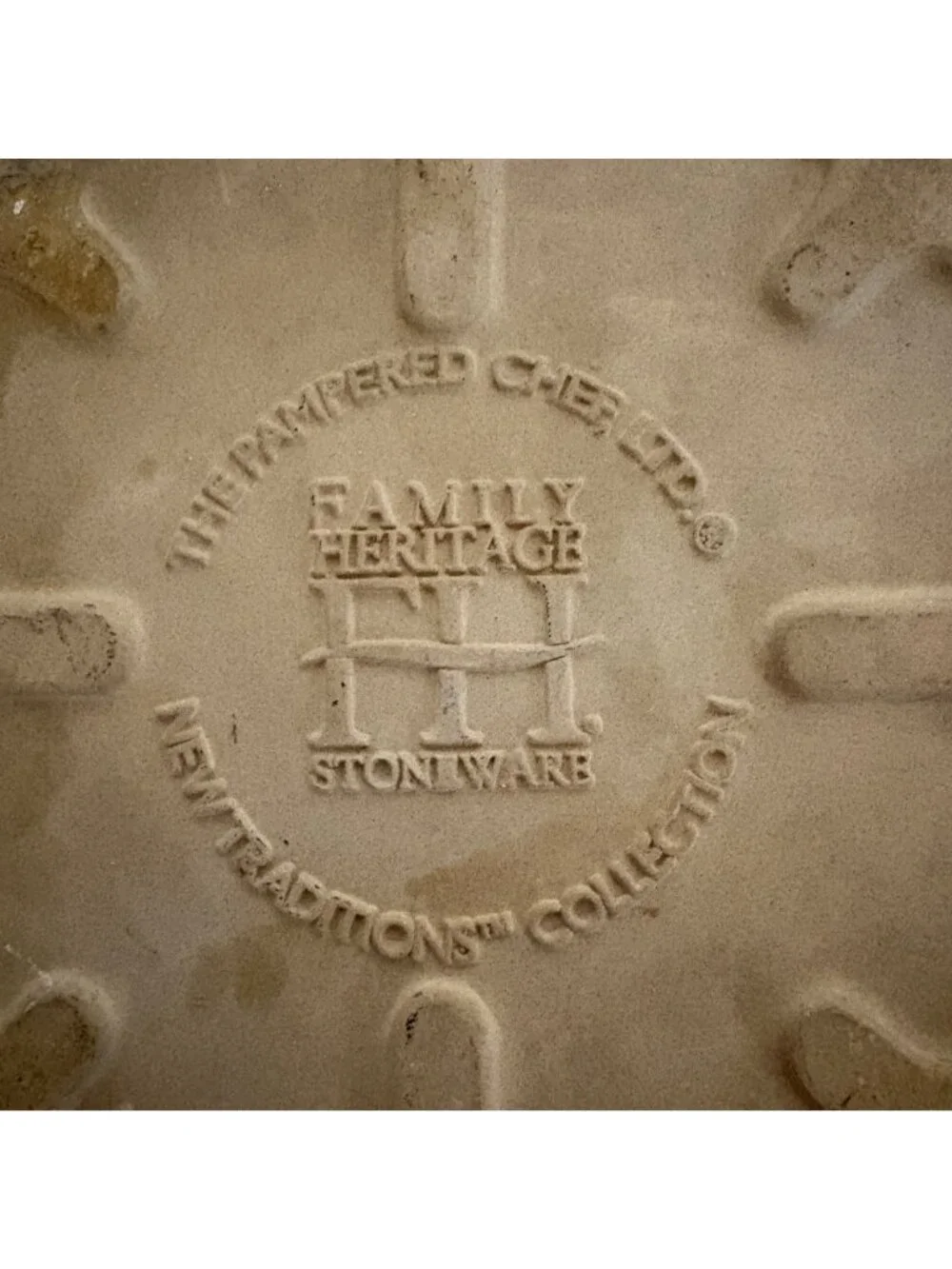 Pampered Chef Family Heritage New Traditions Stoneware Pie Dish 10